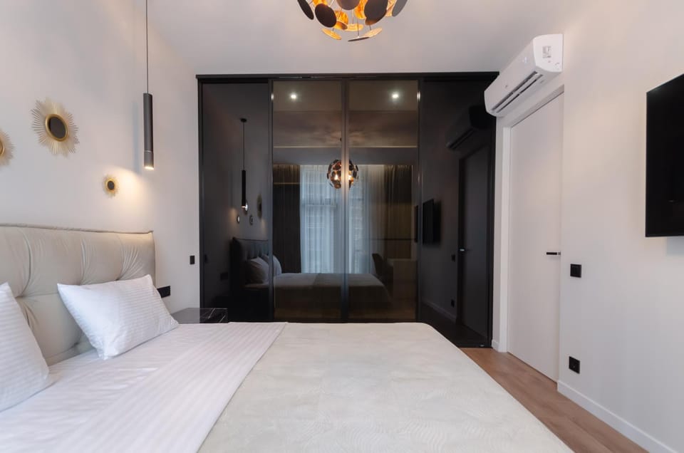Bed, TV and multimedia, Bedroom, air conditioner
