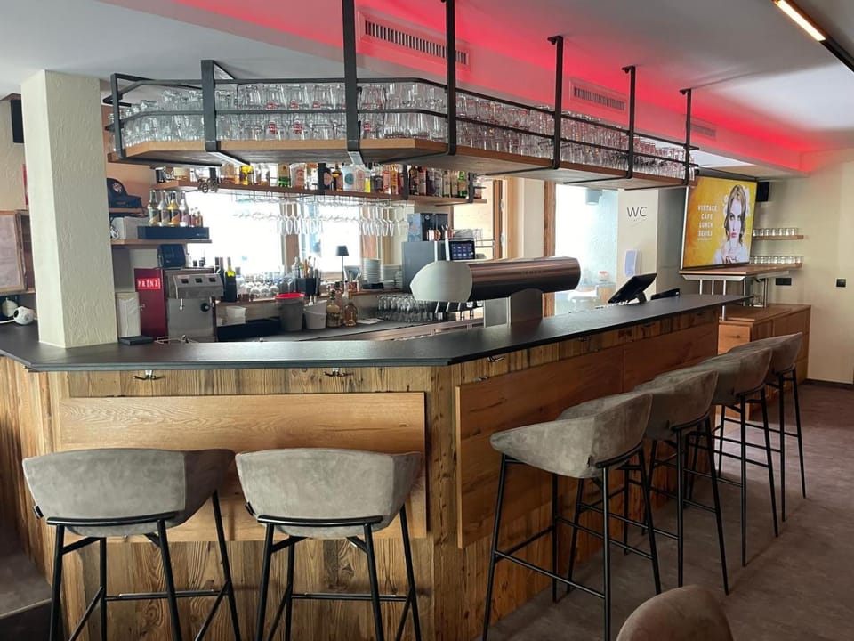 Lounge or bar