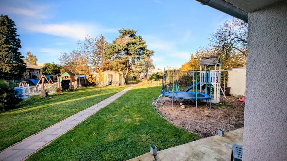 Guest House with Garden View Apartment in Sankt Augustin