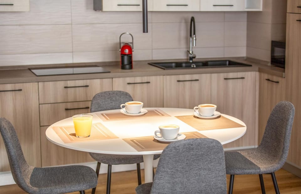 Kitchen or kitchenette, Dining area, stove