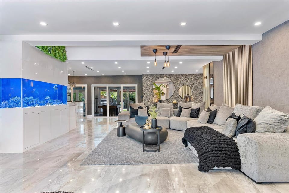 Modern 6-Bedroom Villa Aventura Miami Sleeps 19 House in Ojus