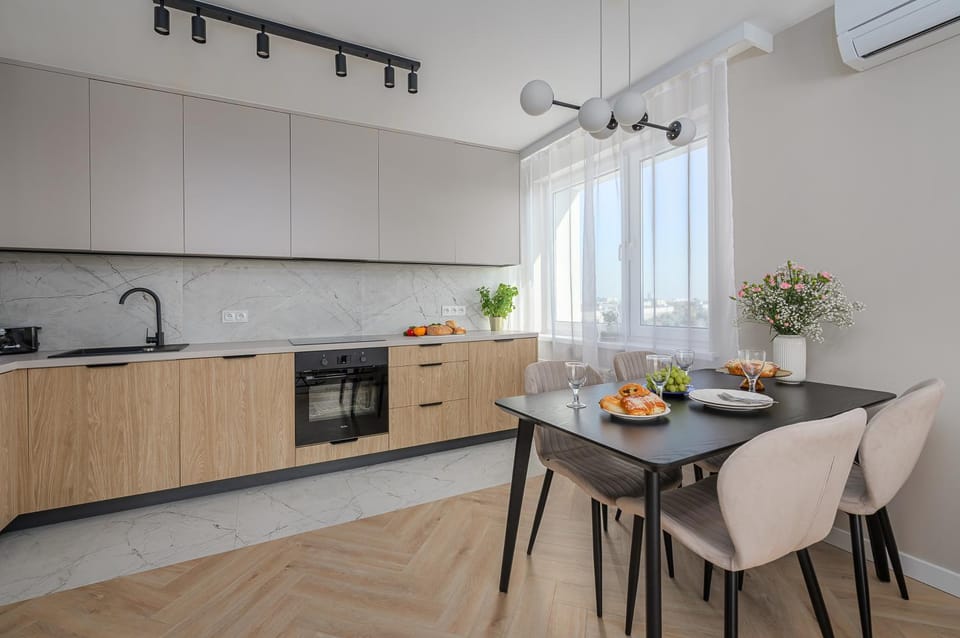 Kitchen or kitchenette, Dining area, stove