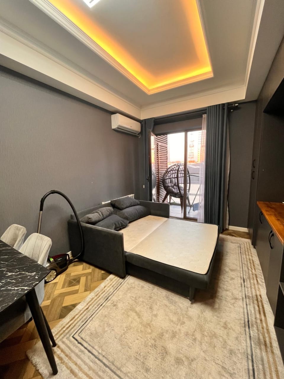 Bed, Seating area