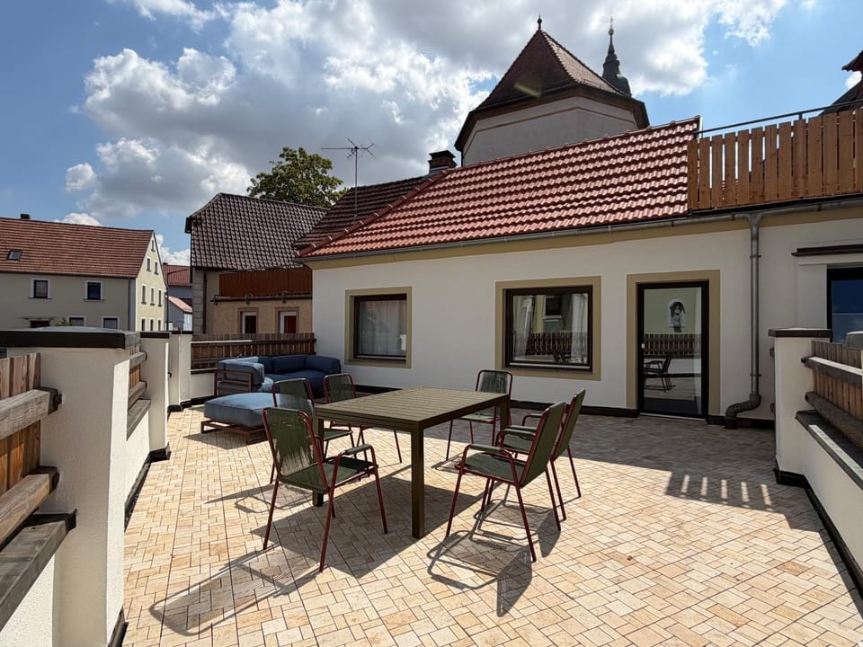 Property building, Balcony/Terrace, Dining area