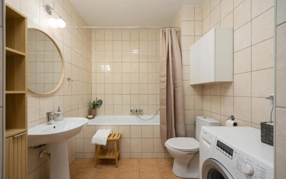 Shower, Toilet, Bathroom, Bath, towels, washing machine