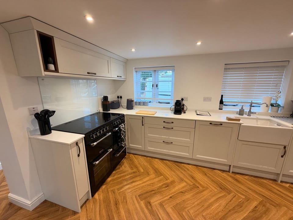 Hill View - Stylish 2-Bed Cottage in Eydon House in Daventry District