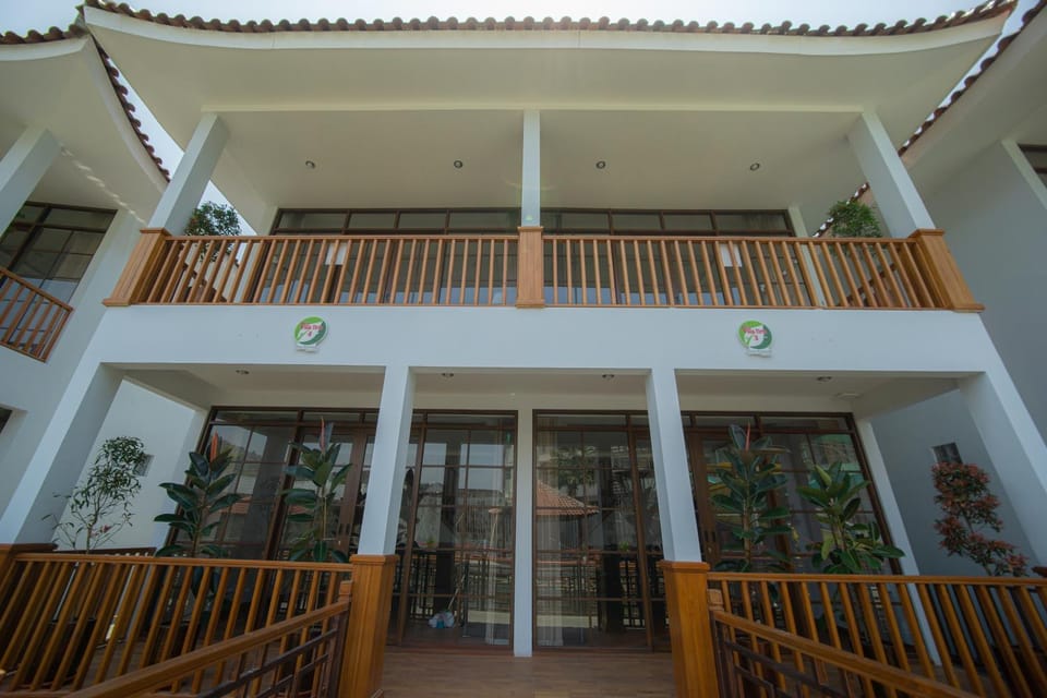 Property building, Facade/entrance, Balcony/Terrace