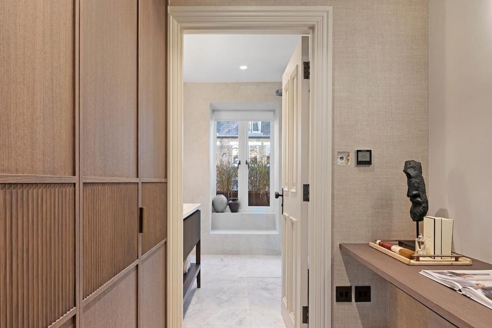 Elegant 2BR Retreat Prestigious St James's London Apartment in City of Westminster