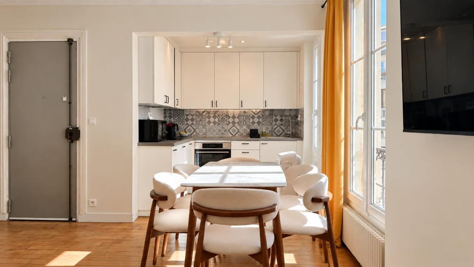 Kitchen or kitchenette, Dining area, oven, stove