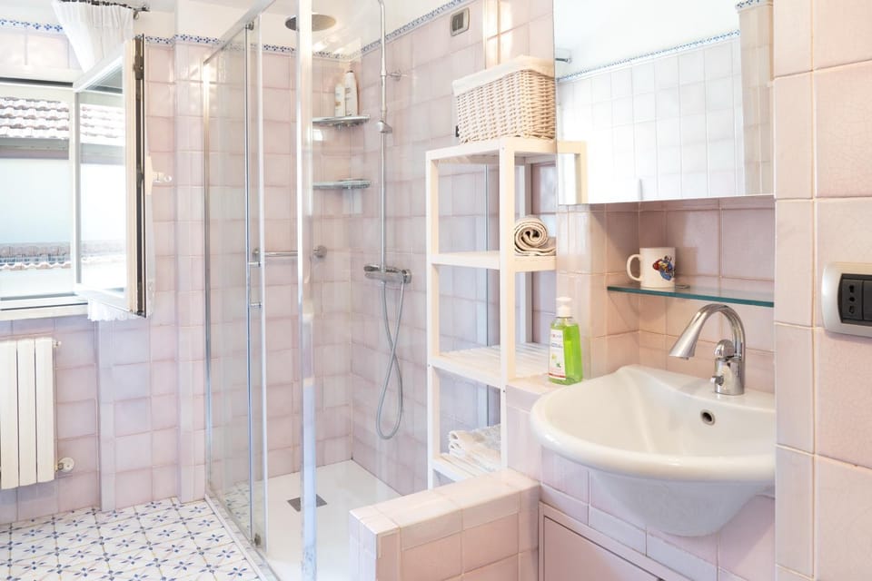 Shower, Bathroom, towels