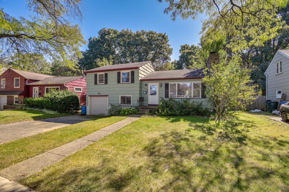 3 Mi to Ontario Beach Park! Family Escape w/ Yard House in Rochester