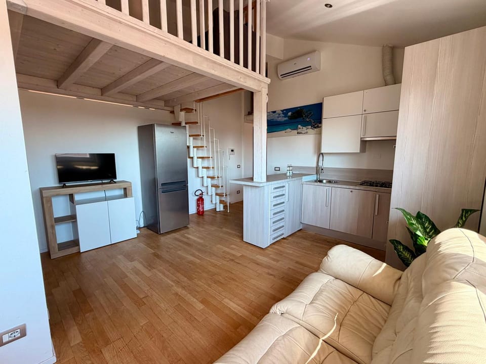Sky View - 2 mins from the Arena Apartment in Verona