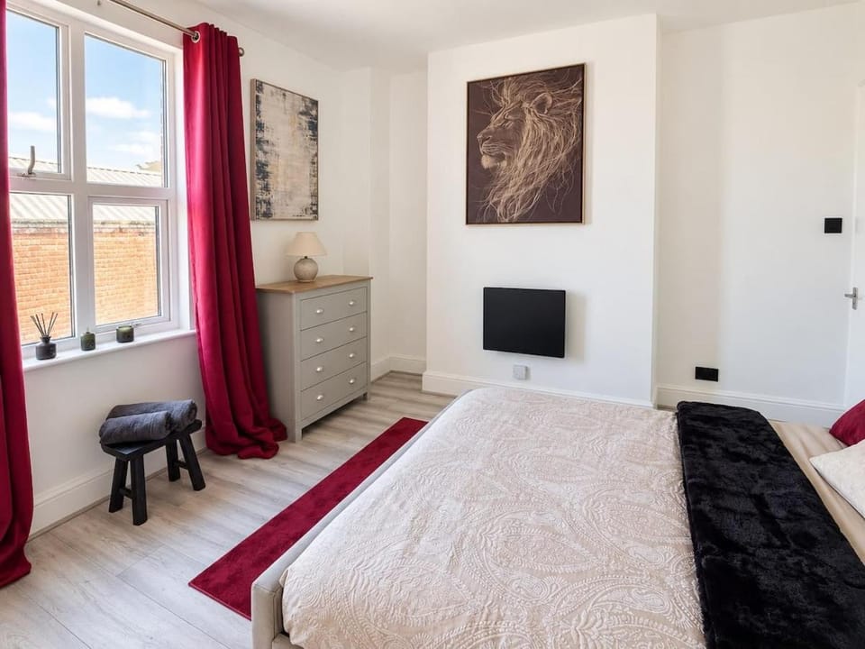 New Brighton Beachside Apartment w Balcony Apartment in Wallasey