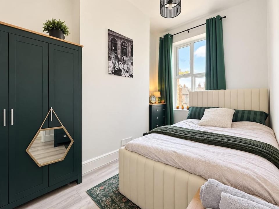 New Brighton Beachside Apartment w Balcony Apartment in Wallasey