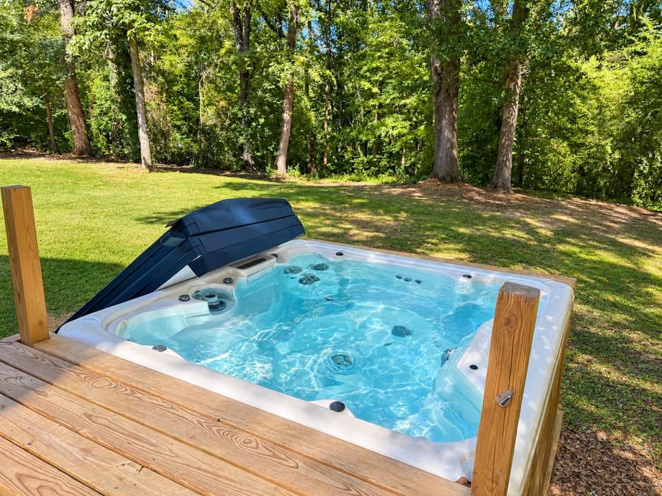 Day, Hot Tub