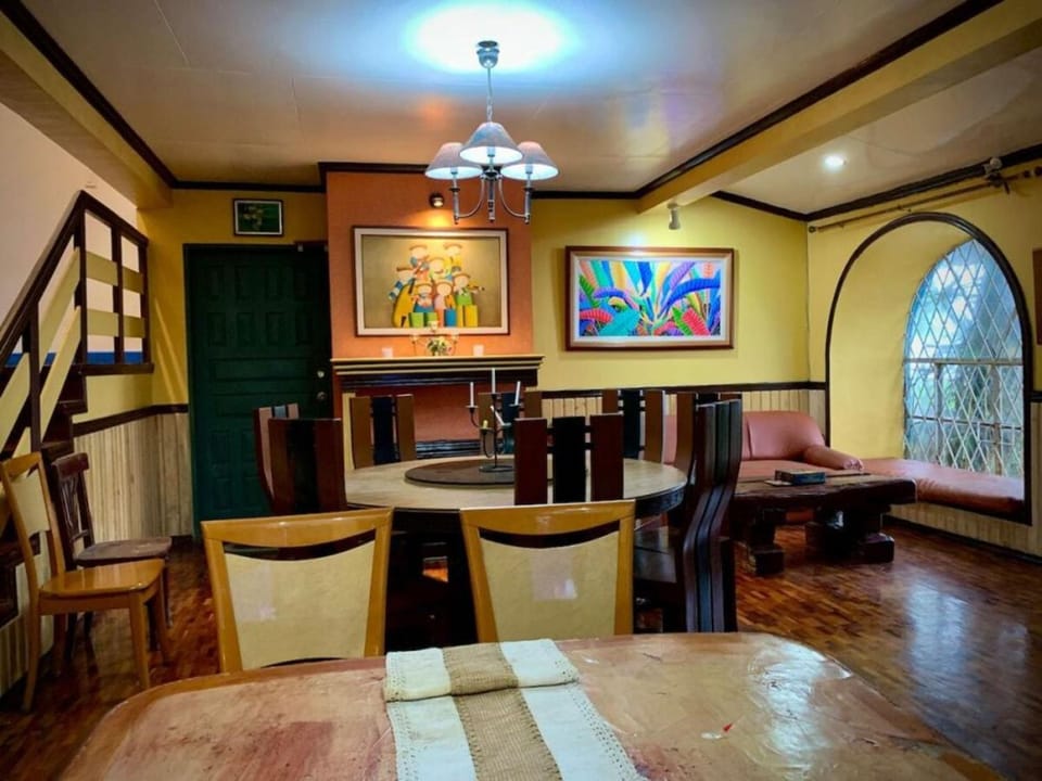 Seating area, Dining area