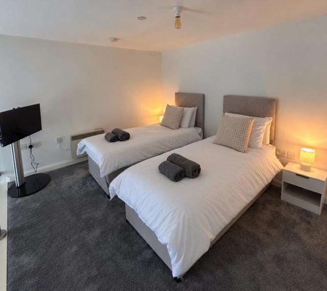 Stylish 1 Bed Town Centre Flat - Sleeps 4 Apartment in Yeovil