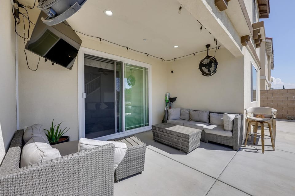 Large Family Home in Fontana! Shop, Dine & Explore House in Fontana