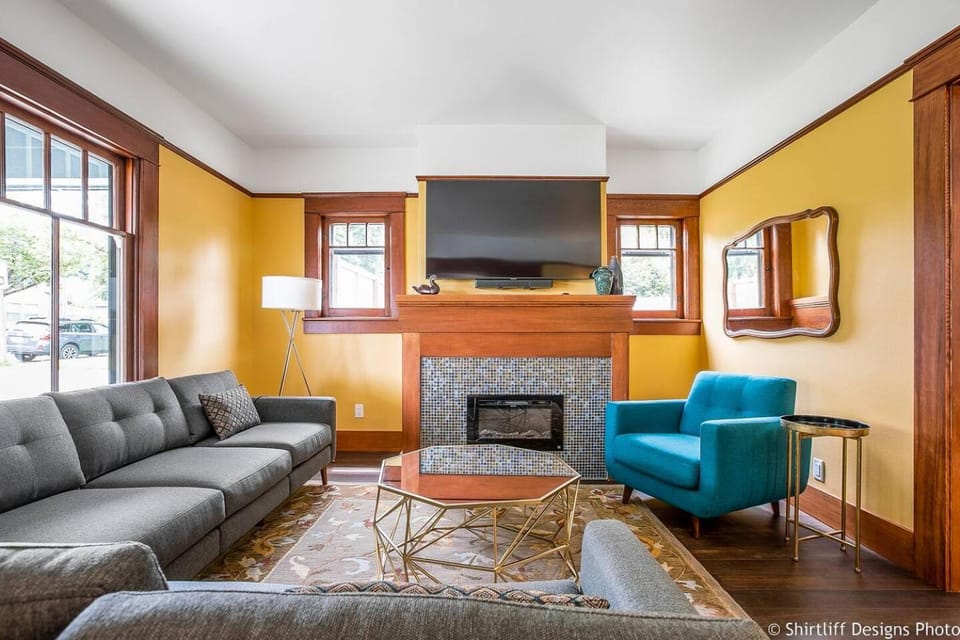 TV and multimedia, Living room, Seating area, fireplace