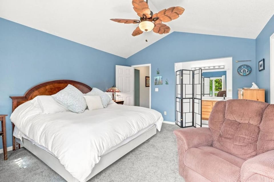 Spacious 5BR Home Near Trails and 15 min to Boulder House in Louisville