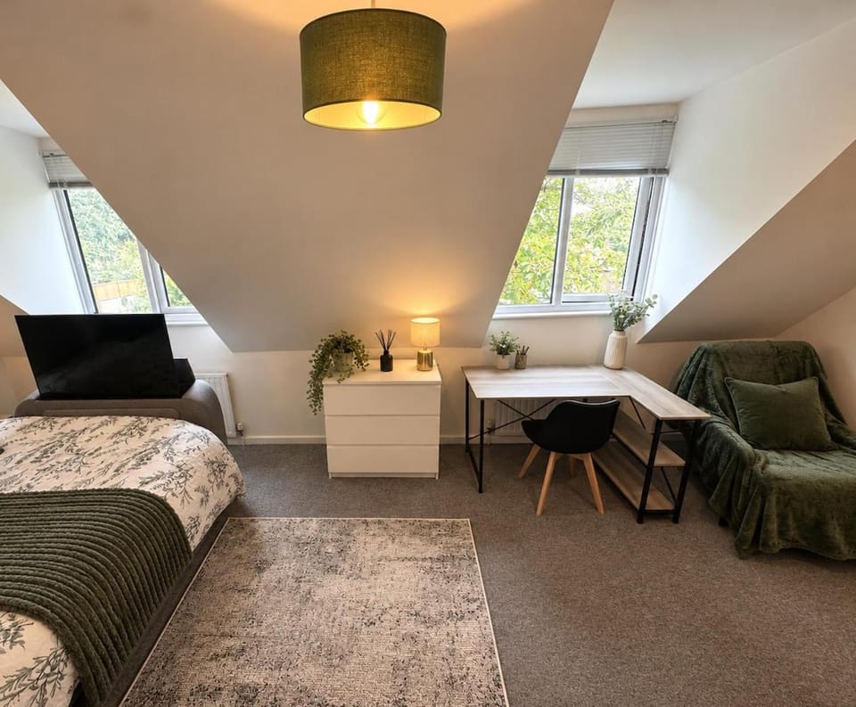 Luxury 5-bed Park Estate home with garden House in Nottingham