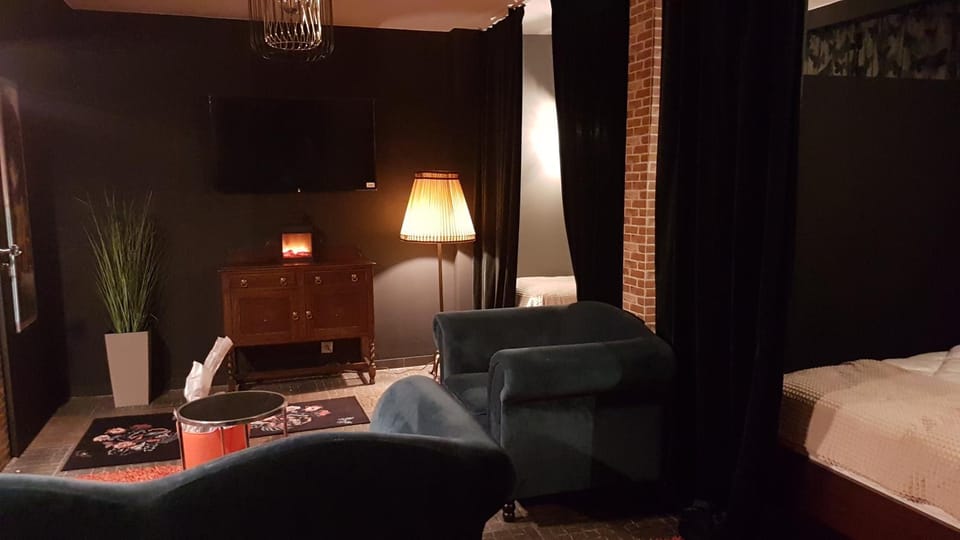 Seating area, Bedroom