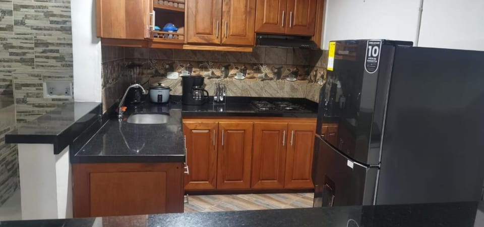Coffee/tea facilities, Kitchen or kitchenette, stove