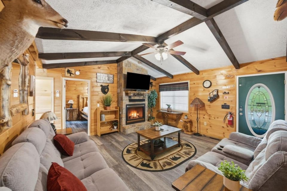 Porchlight Retreat Hot Tub GameRoom Pet Friendly House in Pigeon Forge
