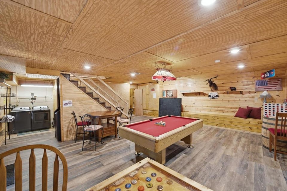 Porchlight Retreat Hot Tub GameRoom Pet Friendly House in Pigeon Forge