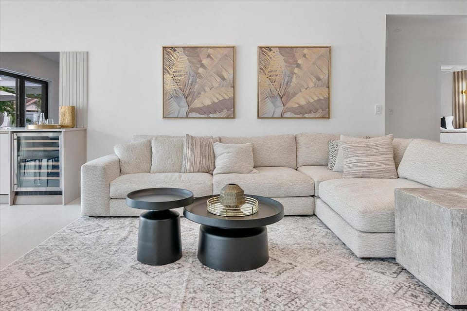 Chic Miami Luxe Villa - with Pool & Outdoor Oasis House in Ojus