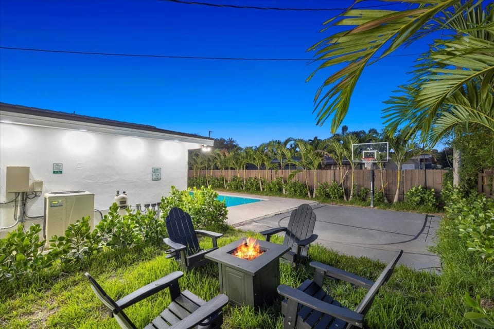 Miami 4BR Villa Heated Pool Game & Basketball House in Aventura