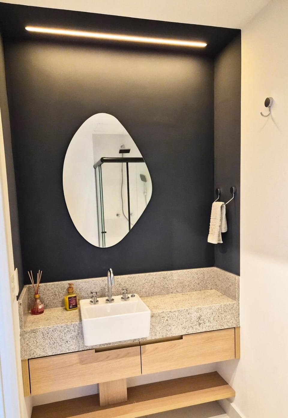 Bathroom, towels