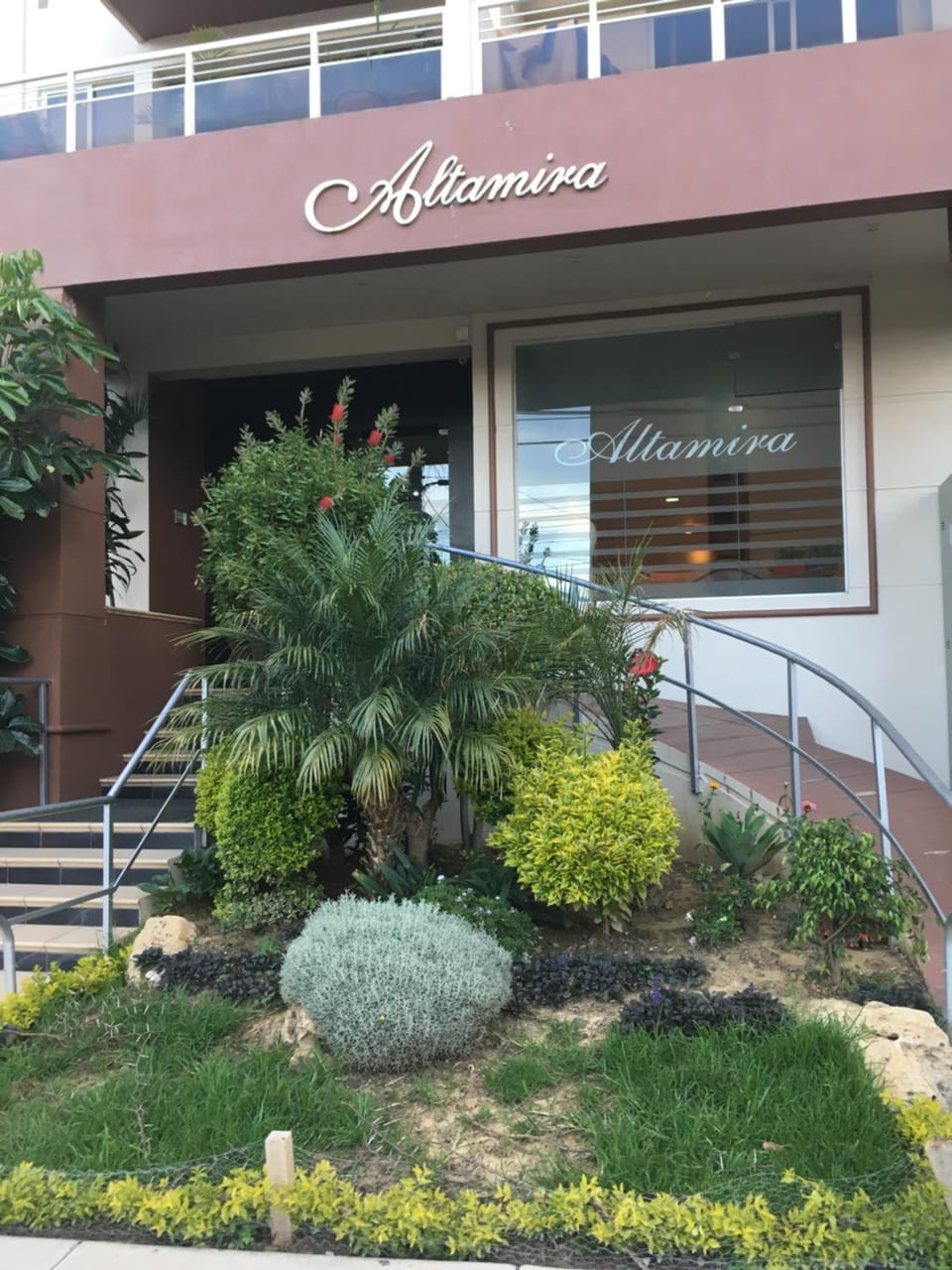 Facade/entrance