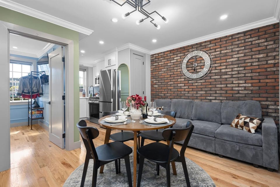 Living room, Seating area, Dining area