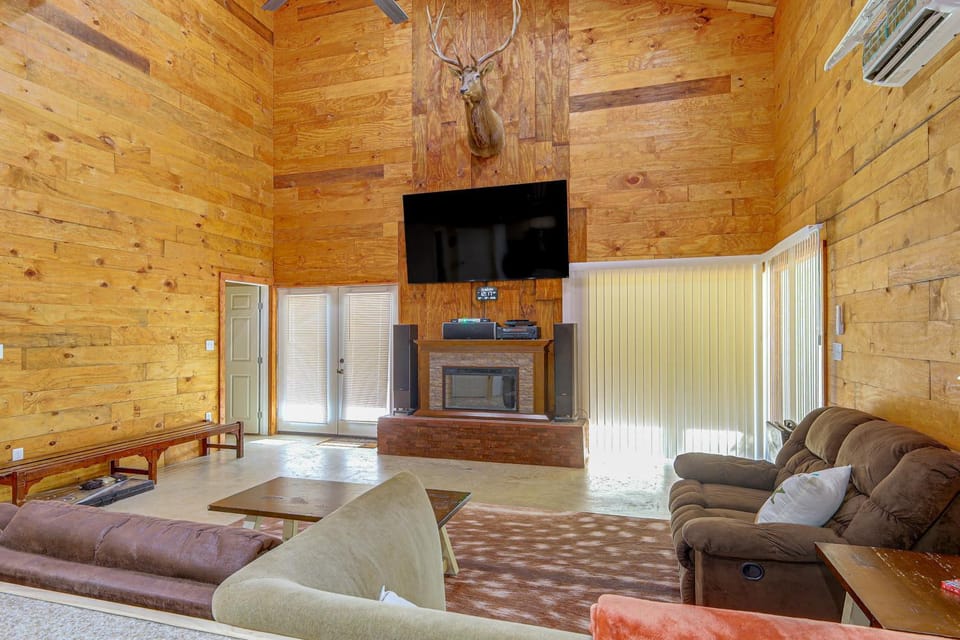 Lakefront Greers Ferry Rustic Getaway w/ Game Room House in Greers Ferry Lake