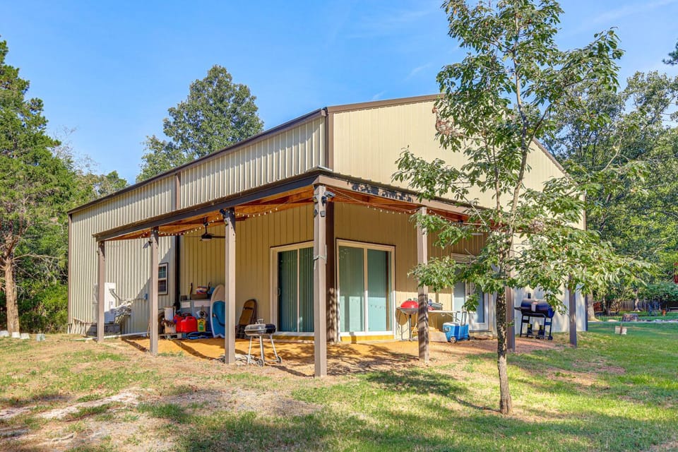 Lakefront Greers Ferry Rustic Getaway w/ Game Room House in Greers Ferry Lake