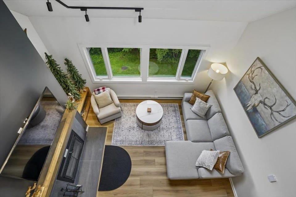Highridge Condo Unit E11 House in Mendon