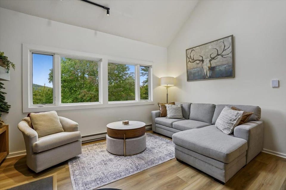 Highridge Condo Unit E11 House in Mendon