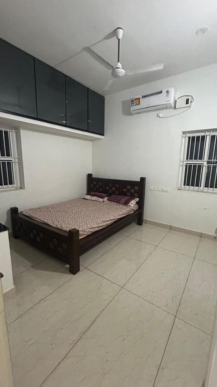 Bed, Photo of the whole room, Bedroom, air conditioner