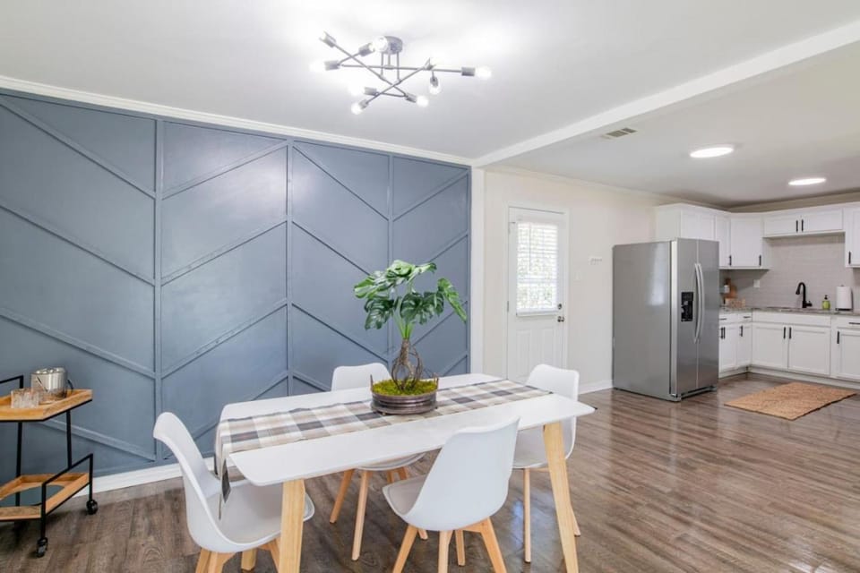 Dining area, pet friendly