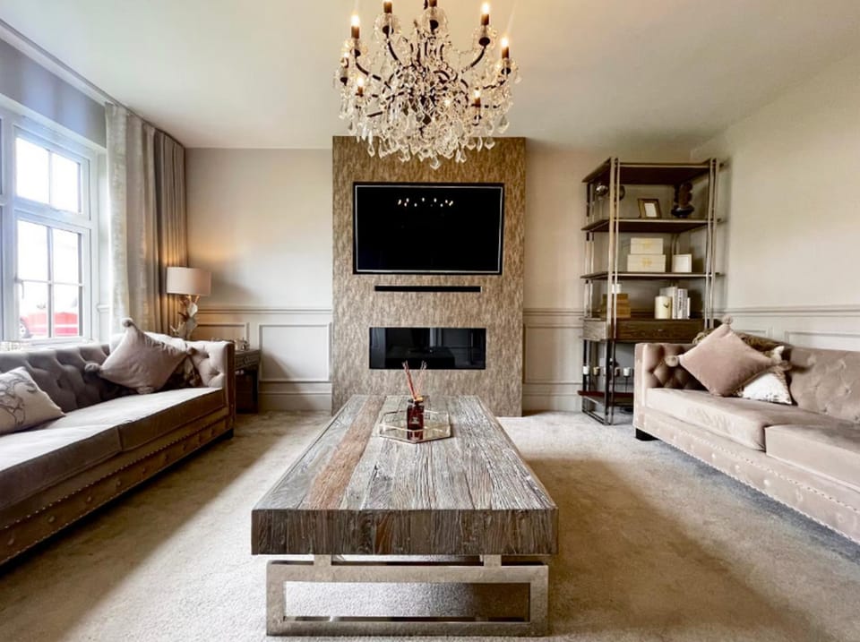 TV and multimedia, Living room, Photo of the whole room, Seating area, flat iron