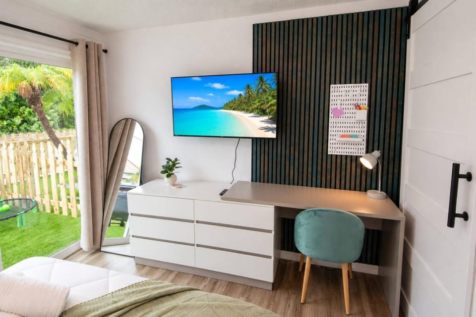 Coastal Suites • Beach Access • Sleeps 14 House in Indian Shores