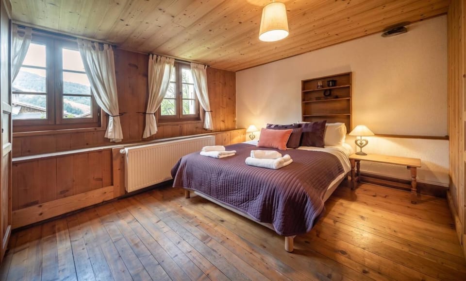 Grand Chalet Beziere, Jacuzzi Heart of Morzine Chalet in Montriond