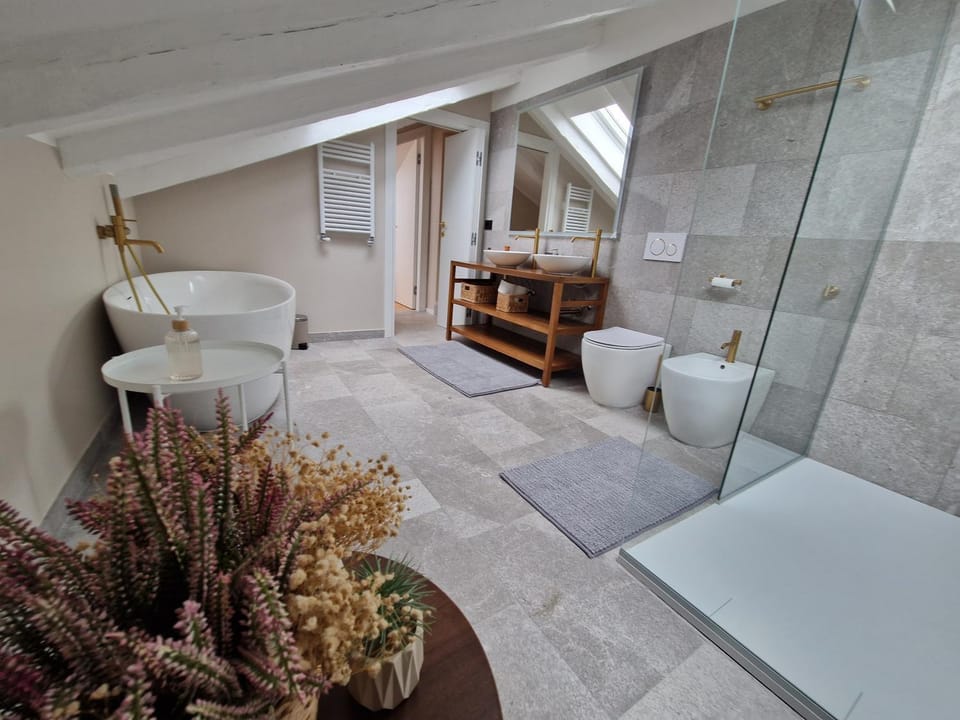 Shower, Toilet, Bathroom, Bath