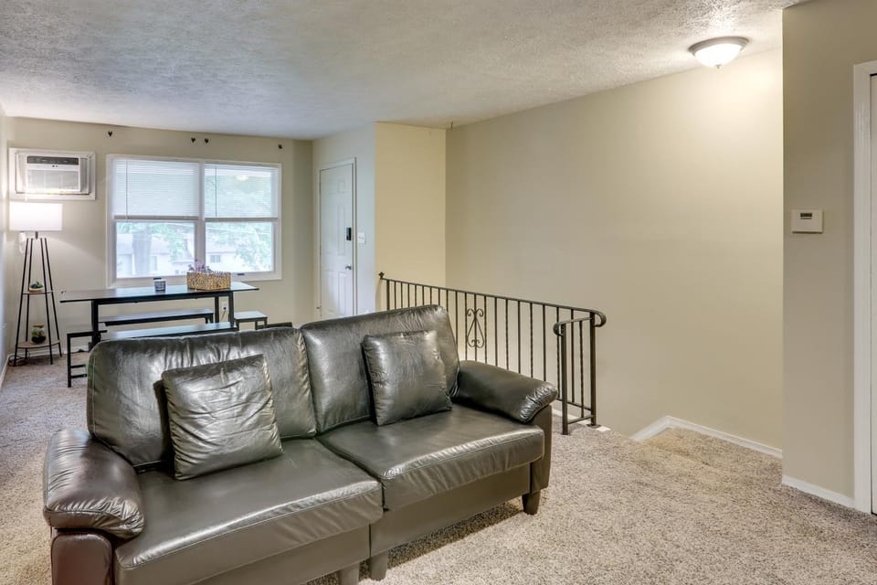 Youngstown Home Near Fellows Gardens & Lake Milton House in Boardman