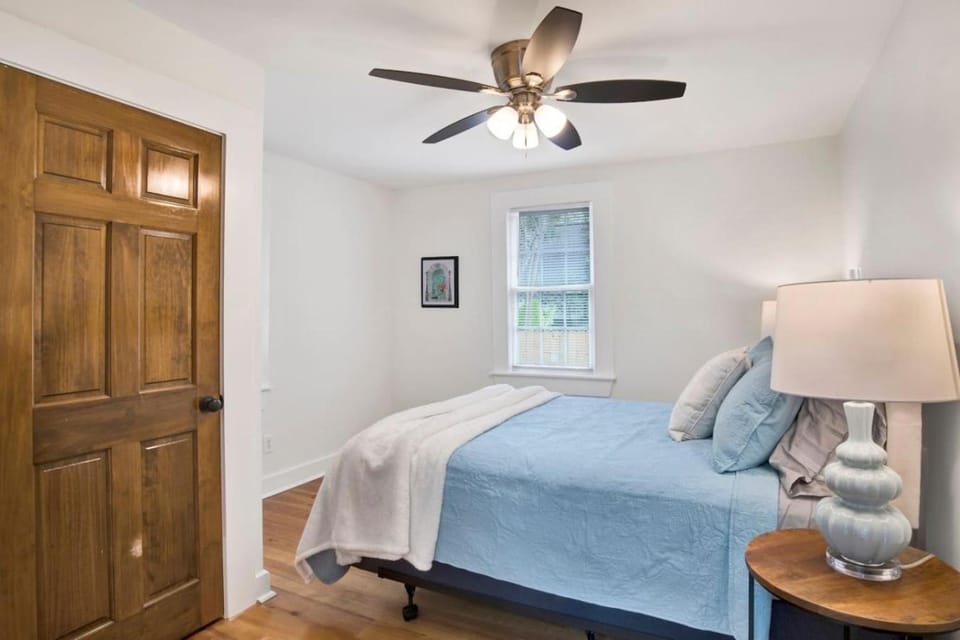 Oakleighs Little Cottage House in Mobile