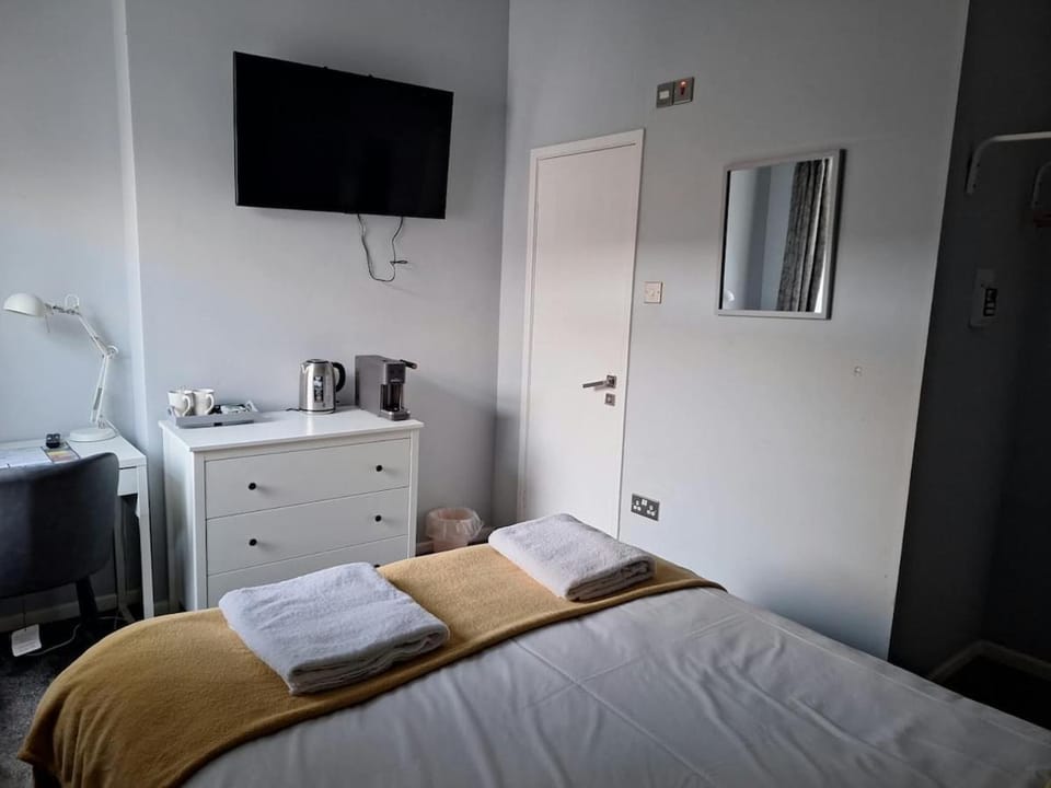 Work Stay Ready, Fast Wi-Fi, Central Apartment in Southport