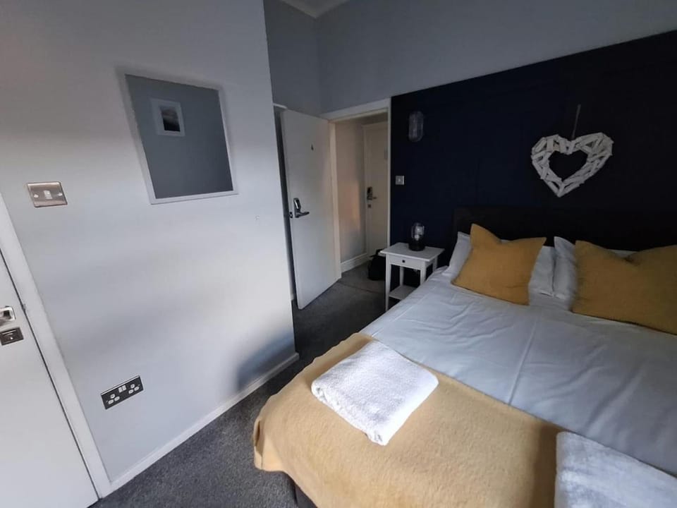Work Stay Ready, Fast Wi-Fi, Central Apartment in Southport