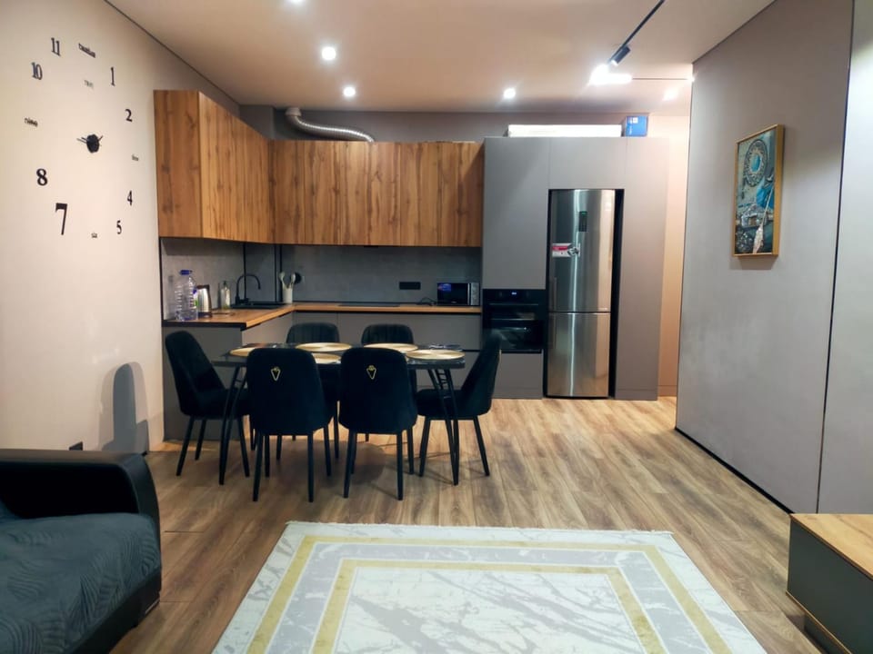 Kitchen or kitchenette, Dining area, oven, stove