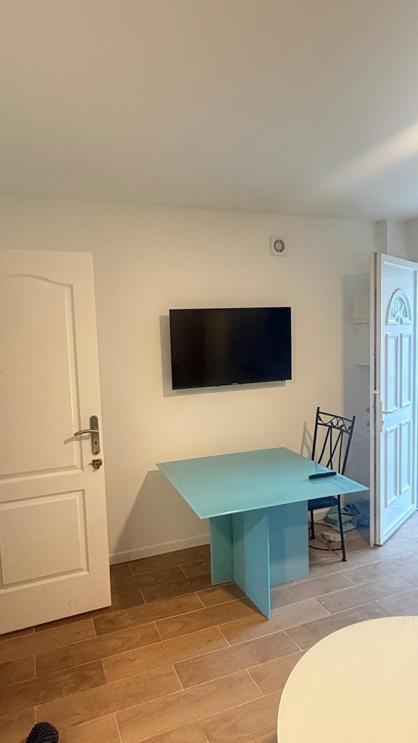 Elegant wood color Apartment in Drancy